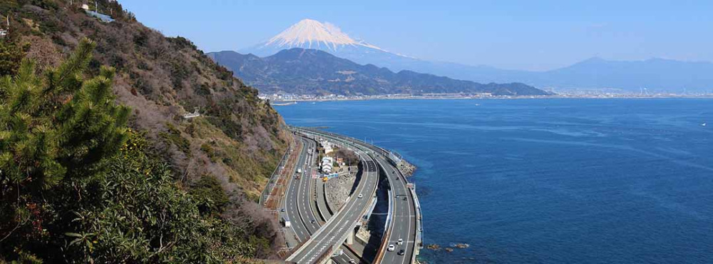 【薩埵峠】東海道一の絶景!広重の浮世絵と現代の大動脈が交差する富士山ビュースポット