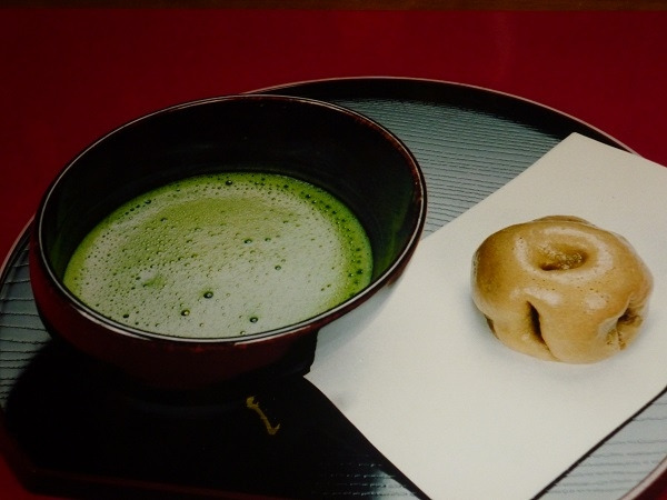 末廣名物「ゆび饅頭とお抹茶セット」 末廣名物「ゆび饅頭とお抹茶セット」