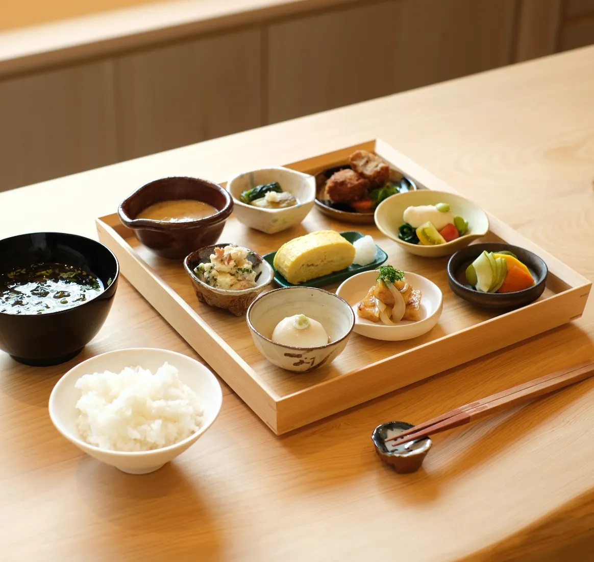 Organic Japanese lunch in a renovated traditional house, offering an Edo-era experience.