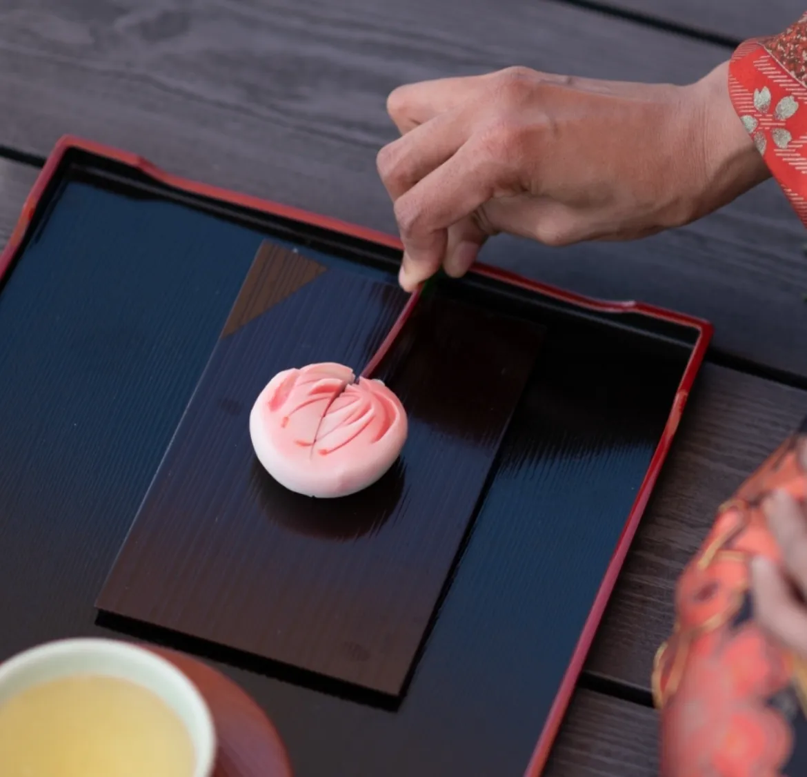 Making flower-shaped ohagi